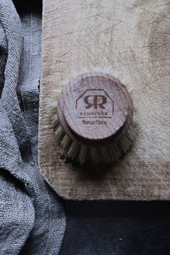 Redecker dish brush replacement head made from tampico fibre and beechwood. Shop at Tomolly.